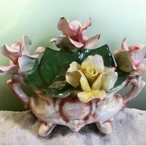 Vtg Nuova Capodimonte Handcrafted Porcelain Flower centerpiece basket - Italy